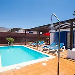 Valentina Private Pool Готель Плайя-Бланка